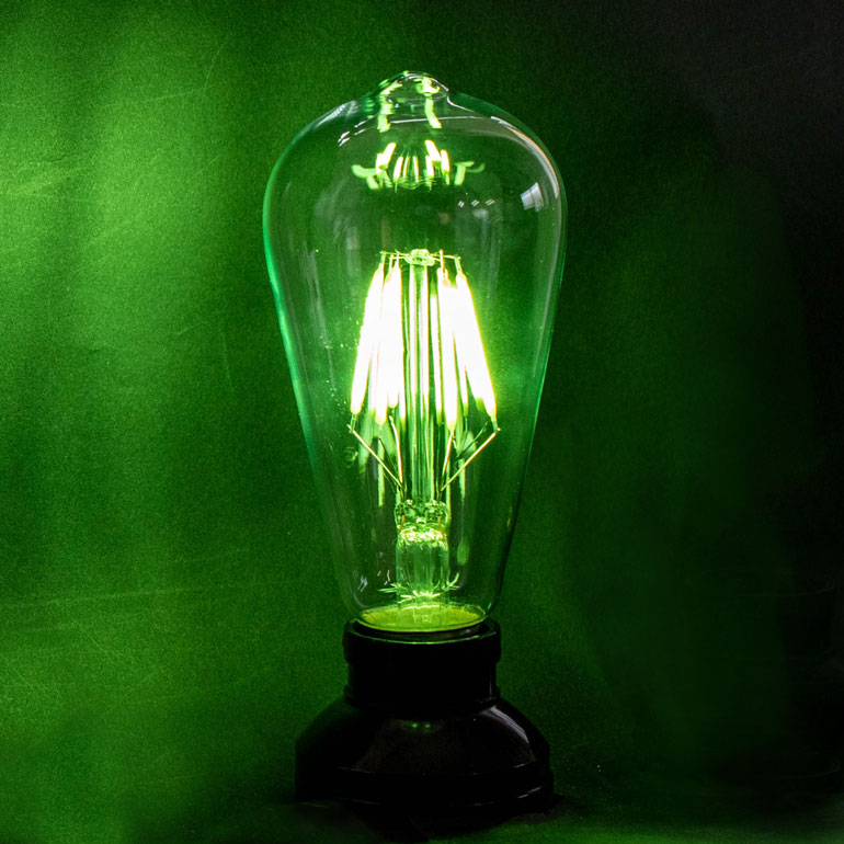 緑色フィラメント電球点灯